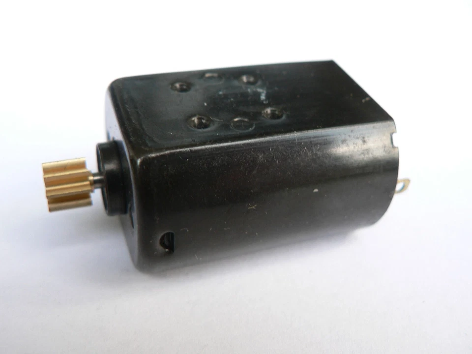 Schwarzer Carrera Exclusiv Tuning Motor mit 8 Zähne Ritzel  Neu - Bild 1 von 1