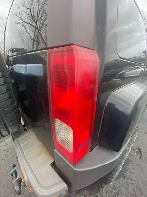 Used Right Tail Light Assembly fits: 2006 Hummer H3 Right Grade A - Image 1 of 4