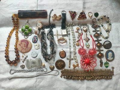 Lot bijoux , montres , anciens , vintage , à trier. - Immagine 1 di 4