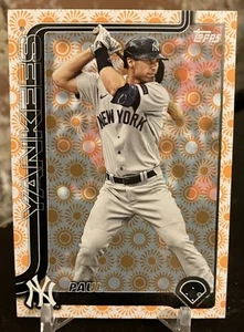 2025 Topps Series 2 Paul Goldschmidt Holiday Sun Parallel #561 New York Yankees - Imagen 1 de 2