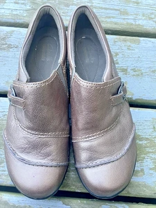 Clarks Damen-Slipper Größe 9,5 Ashland indigo Leder bronzemetallic, guter Zustand - Bild 1 von 10