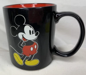 Disney Mickey Mouse Coffee Mug Black and Red 12 Oz - Foto 1 di 5
