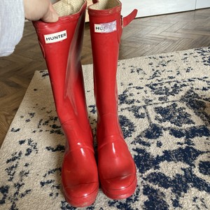 maroon hunter boots