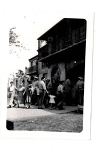 Foto Italienischer Stil Gebäude Menschen in der Schlange und verlassen Vintage Labranche Bldg? - Bild 1 von 1