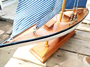 Wood Hand Made Sail Boat Yacht 26" High 17" Long - Imagen 1 de 5