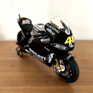 Moto Miniature 1/12 Ducati Desmosedici Valentino Rossi Test 2012 Neuf Altaya - Imagen 1 de 5