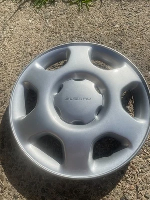 One genuine 1998 1999 Subaru Legacy 14 inch hubcap wheel cover mint 28811AC150 - Image 1 of 4