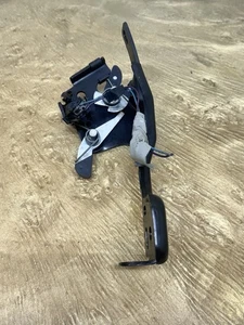 2005-2009 GMC Envoy Trailblazer Tailgate Glass Window Latch Actuator 👍 OEM - Picture 1 of 8