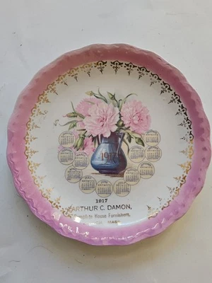 Placa de calendario publicitario 1917 "DAMON FURNITURE IPSWICH MASS" por DE McNicol Foto 1 de 4