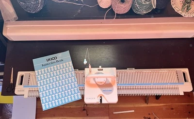 Máquina de tricô vintage Singer LK 100 caixa original  - Imagem 1 de 4