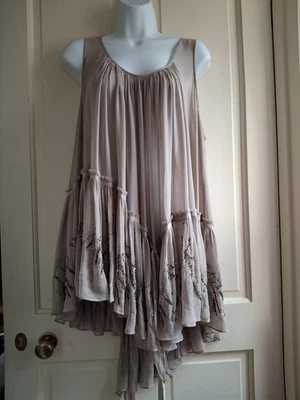 Top All Saints Thalia UK14 16 seda beige volantes cuentas lentejuelas vintage asimétrico Foto 1 de 4