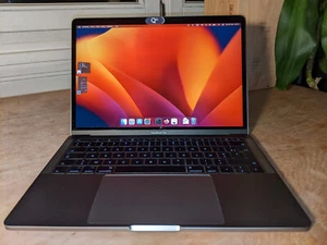 MacBook Pro 13.3" Retina Laptop 2017- 2.3GHz i5 - 128GB SSD + New Charger apple! - Photo 1/5