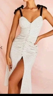 Vestido House Of CB Portia bolinhas tamanho médio - Imagem 1 de 4