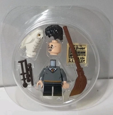 Lego Harry Potter Minifigure w/ Hedwig Owl ~ NEW Broom Newspaper - Image 1 of 4