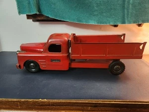 Vintage Structo Pressed Steel Red Tilt Bed Dump Truck With Fireball Motor - Picture 1 of 12