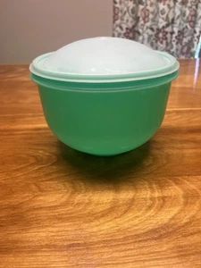 Tupperware LARGE DOMED Lettuce Keeper Crisper Container Jadeite Color With Spike - Picture 1 of 8