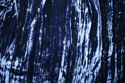 Tela de terciopelo arrugado de seda rayón azul medianoche por 42" W Foto 1 de 4