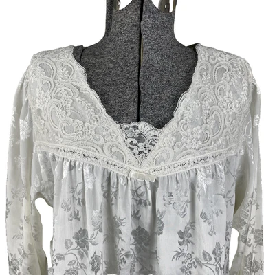 Oscar De La Renta 白色缎面睡衣 尺寸 M 花卉 蕾丝装饰 半透明 — 第 1/4 张图片