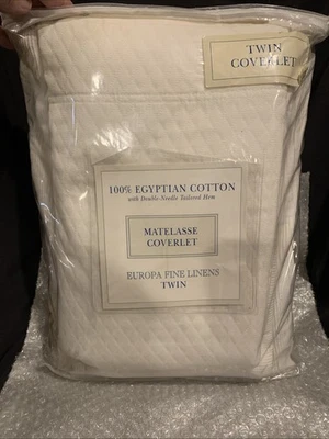 Cobertor Matelasse de algodón marfil talla doble patrón de costillas crema. Foto 1 de 4