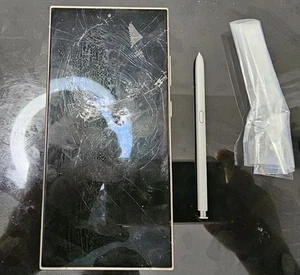 FOR PARTS &REPAIRS: SAMSUNG GALAXY S24 ULTRA SMASHED SCREEN & NO MOTHERBOARD - Photo 1/21