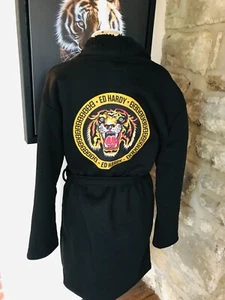 NEU ED HARDY SCHWARZ FLEECE TIGER ANIMAL PRINT MORGENMANTEL MORGENMANTEL GRÖSSE S/M - Bild 1 von 12