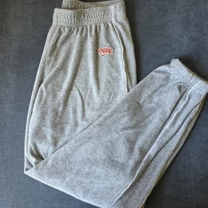 Nike Women M Gray Terry Sweatpants Retro Script Logo Lounge Joggers - Picture 1 of 4