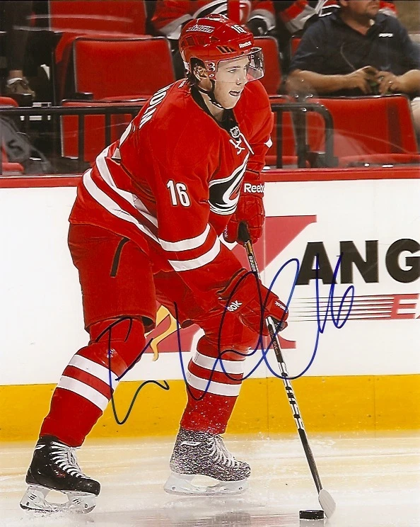 Foto autografiada 8x10 firmada por Carolina Hurricanes Elias Lindholm certificado de autenticidad A Foto 1 de 1