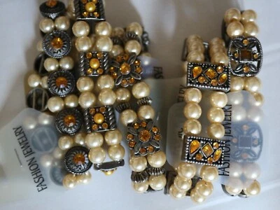 60 Stück edle Perlen- Armbänder VINTAGE Modeschmuck GELB/GOLD RETRO Metall. - Bild 1 von 3