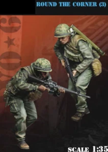 1:35 resin figures model kit Vietnam war 2 US soldiers round the corner  - Picture 1 of 1
