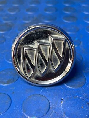 Tapa central de rueda de aleación cromada Buick Lacrosse Regal Park Ave Lucerna OEM 9594955 Foto 1 de 3