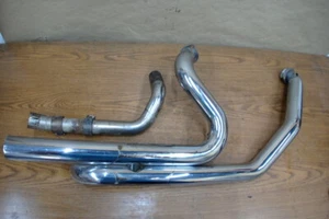 CABEZAL TUBO DE ESCAPE CROMADO DOBLE LEVA HARLEY DAVIDSON CON BRIDAS - Imagen 1 de 10