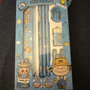 5 Stück Little Monsters Schreibwaren Set in blau Strumpf Stuffers - Bild 1 von 7