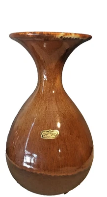 Jarrón de arte de cerámica Royal Haeger vintage de 10" marrón - Contiene 48 oz. Foto 1 de 4