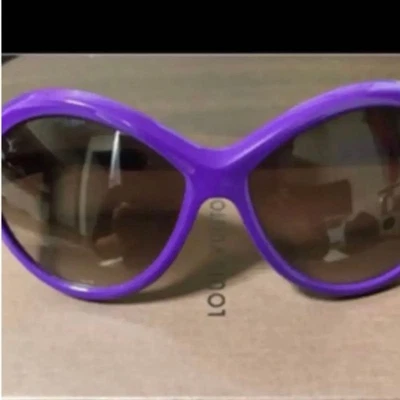 Gafas de sol Louis Vuitton auténticas de plástico púrpura logotipo LV con estuche bolsa de almacenamiento Foto 1 de 4
