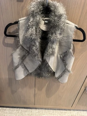 Zara Girls Faux Fur Vest Size M - Image 1 of 4