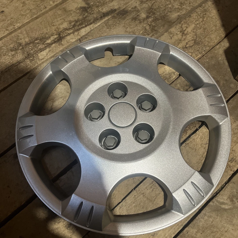 2002-2007 SATURN VUE 16” OEM Wheel Cover Hubcap 6018 P/N 22661203 X2 - Image 1 of 1