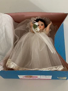 Madame Alexander Retired 8 Inch Vintage Doll Bride #435 Brunette w/Original Box - Picture 1 of 8