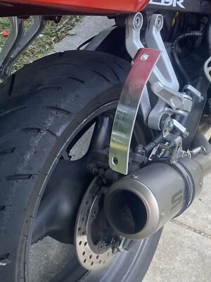 Soporte curvo para etiquetas de reubicación de matrícula para HONDA CBR600 650 Series Foto 1 de 4