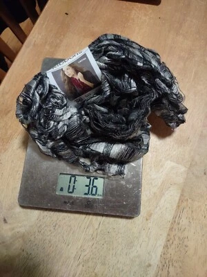 Fio de coração vermelho ~ Fitas Boutique ~ Cidade" ~ Fio de fita para cachecol ~ Novo - Imagem 1 de 2