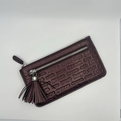 Cartera Brighton Metálica Roja Púrpura Repujada con Borla Cremallera Foto 1 de 4