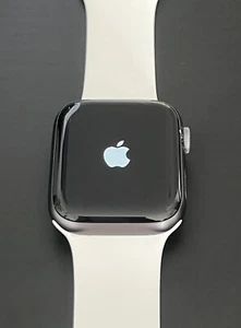 Apple Watch Series 5 - 44mm - Aluminiumgehäuse Space Grau - mit Sportarmband S/M - Bild 1 von 9
