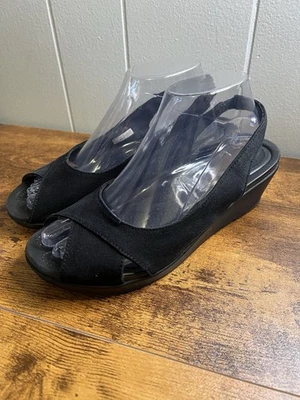 Cuña CROCS Leigh Ann para mujer, talla 8, negra Foto 1 de 4