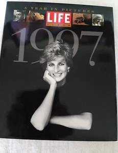A Year in Pictures Life Album 1997 PRICE REDUCED - Imagen 1 de 2