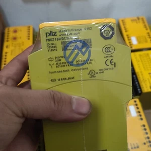 Totalmente nuevo PILZ Relés de Seguridad 775695 Acelerado Express DHL - Imagen 1 de 3