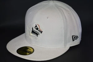 *NUOVO* 'NEW ERA 59FIFTY FLYING ANGRY BASEBALL BERRETTO ADERENTE TAGLIA 7 1/2 - Foto 1 di 3