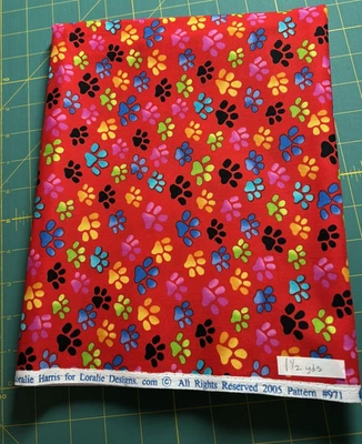 2005 Loralie Harris Designs IMPRESSÕES DE PATAS em tecido de algodão vermelho 1,5 jardas OOP - Imagem 1 de 4