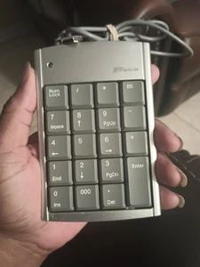 Targus Model PAUK10U Numeric Keypad Plug & Play 2 USB Ports USA Silver - Picture 1 of 2