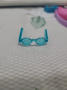 Gafas/especificaciones para muñeca Barbie, tonos azules ovalados vintage Mattel - Imagen 1 de 3
