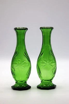Vintage Vases Set of 2 Emerald Green Starburst Pattern Elegant Bud Vases 7 in - Image 1 of 4
