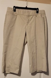 Dockers Khakis Capri Pants Womens size 16M Straight Stretch - Picture 1 of 3
